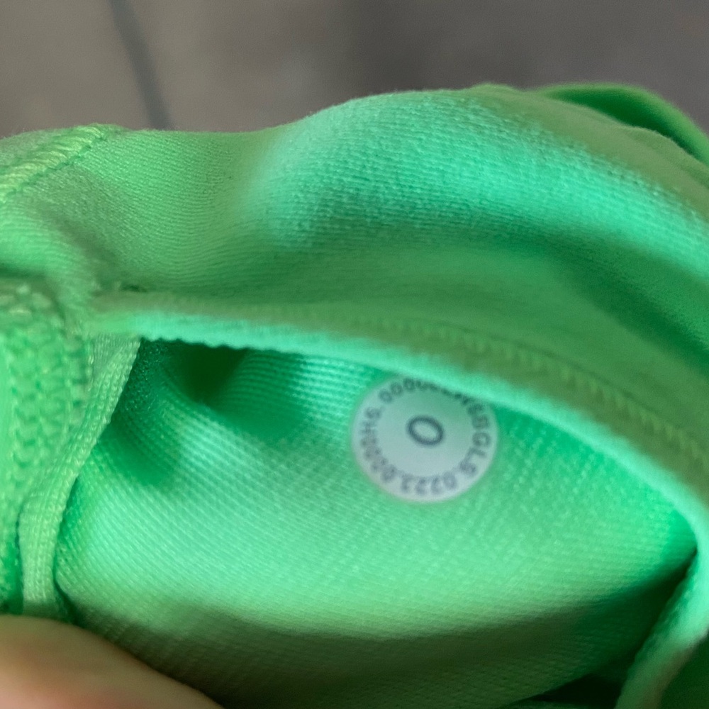 Lululemon - Picture 5 of 6